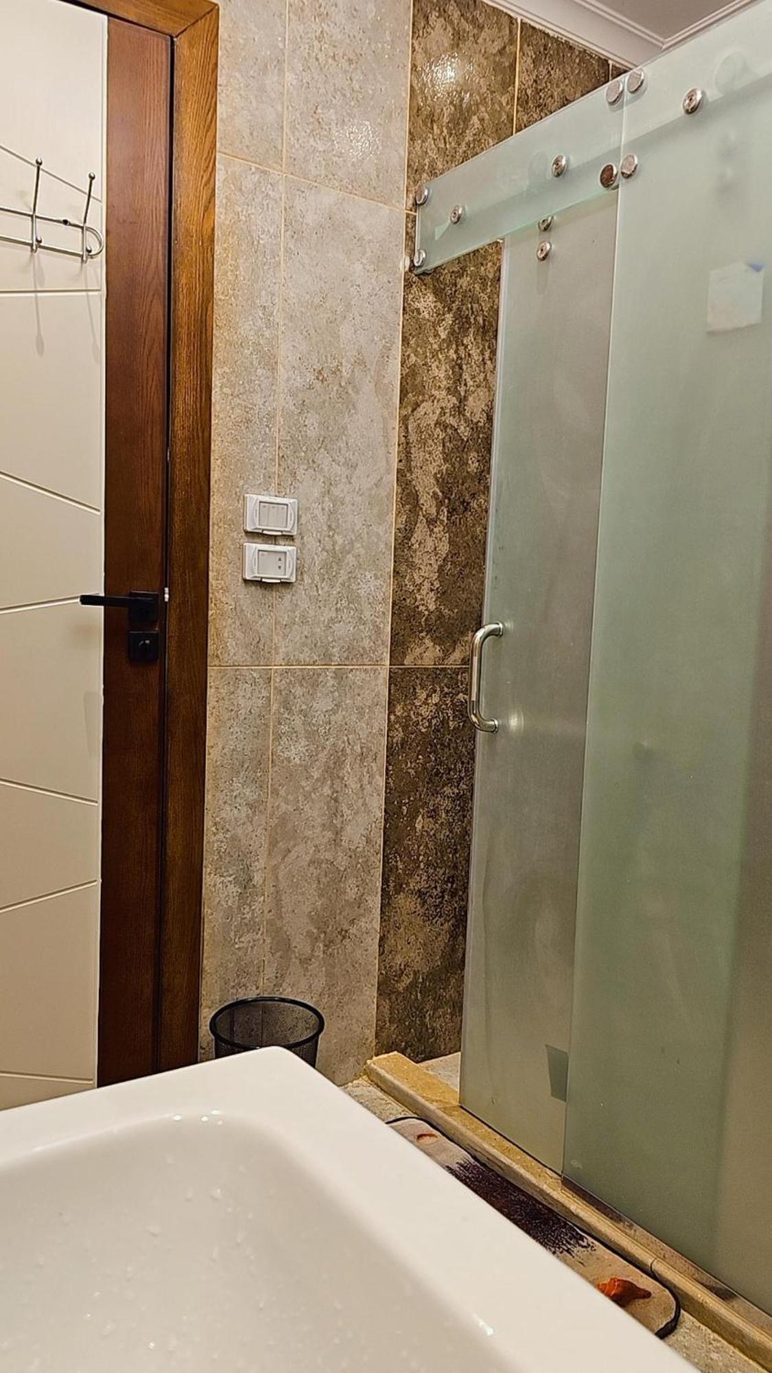 المهندسين شارع البطل احمد عبد العزيز Apartamento Cairo
